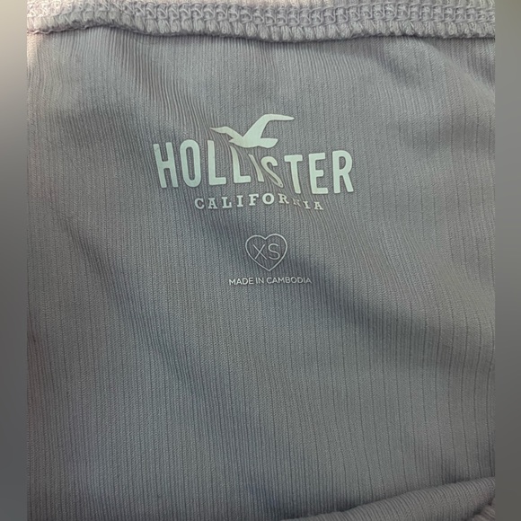 Hollister off the shoulder crop top - Picture 2 of 2